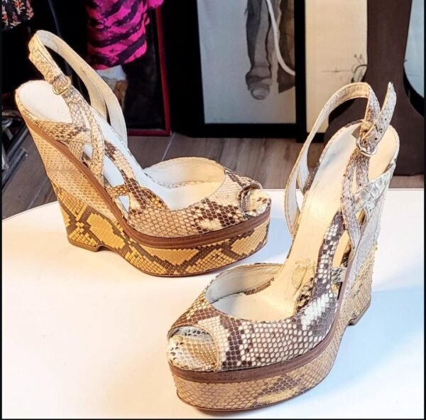 Plataformas con estampado de serpiente