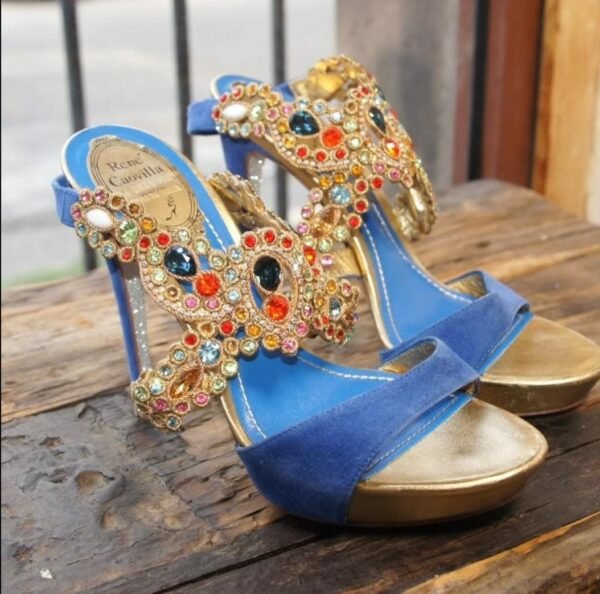 Zapatillas color azul rey con pedrería