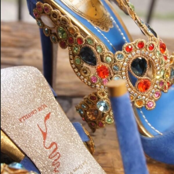Zapatillas color azul rey con pedrería