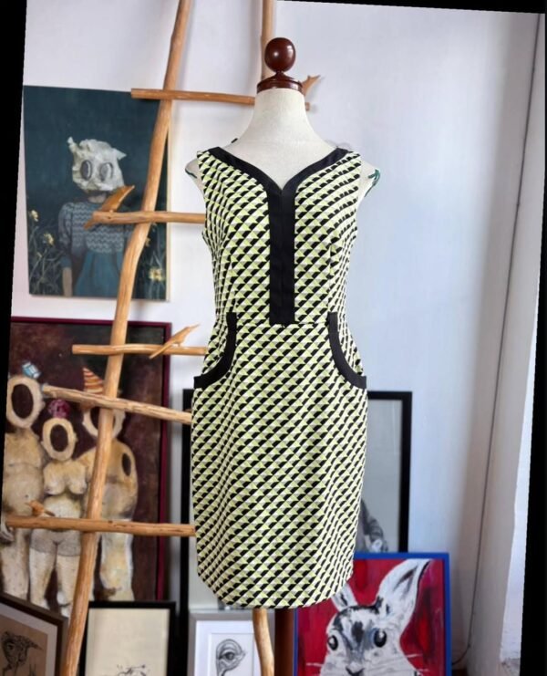 Vestido corte A-line con estampado geométrico