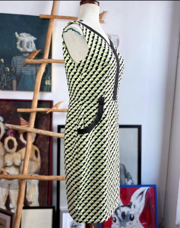 Vestido corte A-line con estampado geométrico