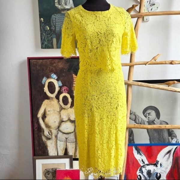Vestido de encaje color amarillo