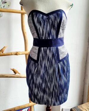 Vestido strapless color azul marino