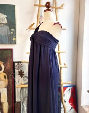 Vestido strapless azul marino con tirante cruzado