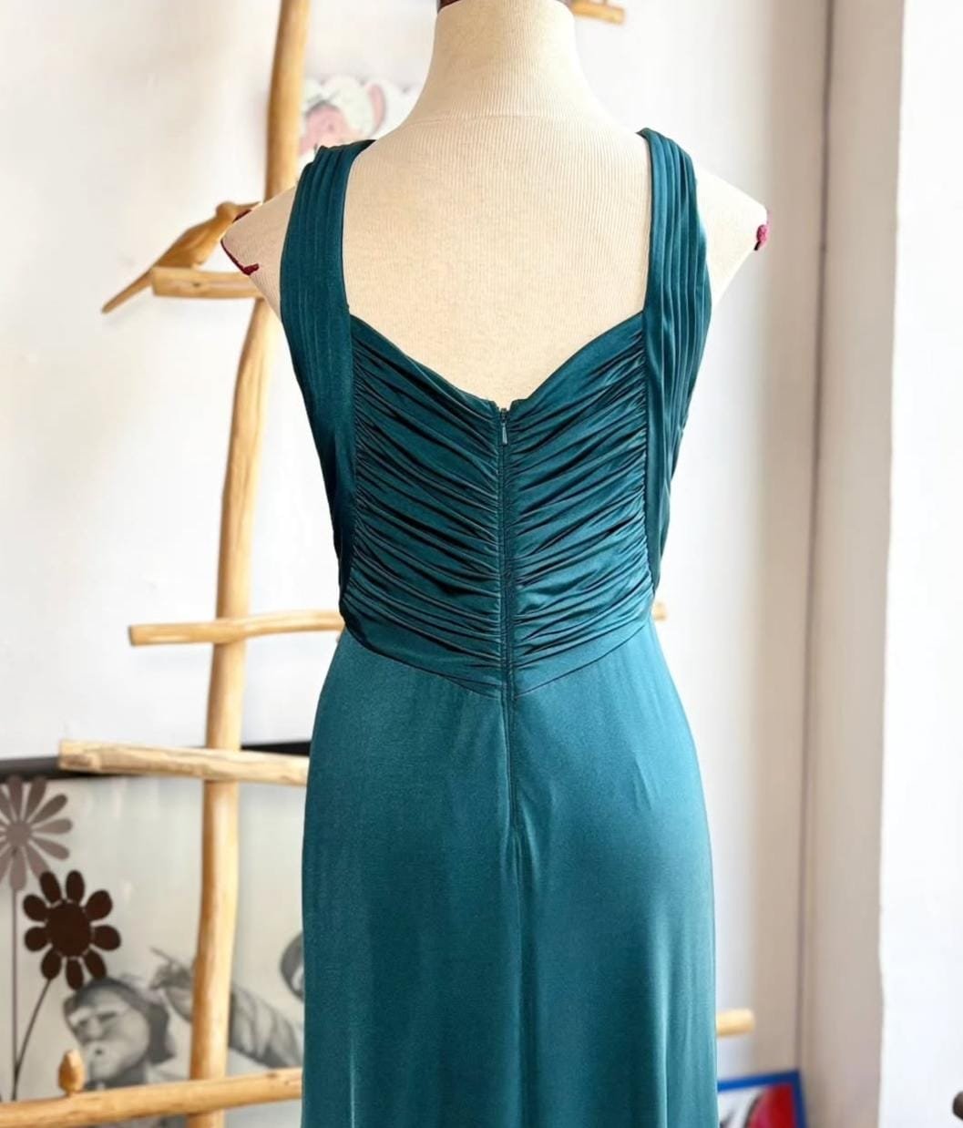 Vestido de Noche TADASHI Azul Petróleo | Elegancia Drapeada - Imagen 5