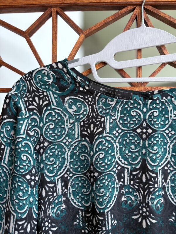 Blusa asimétrica color negro