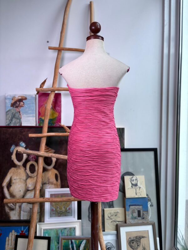Vestido strapless color rosa