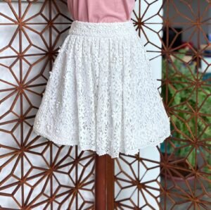 Falda de encaje color blanco
