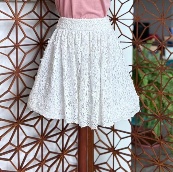 Falda de encaje color blanco