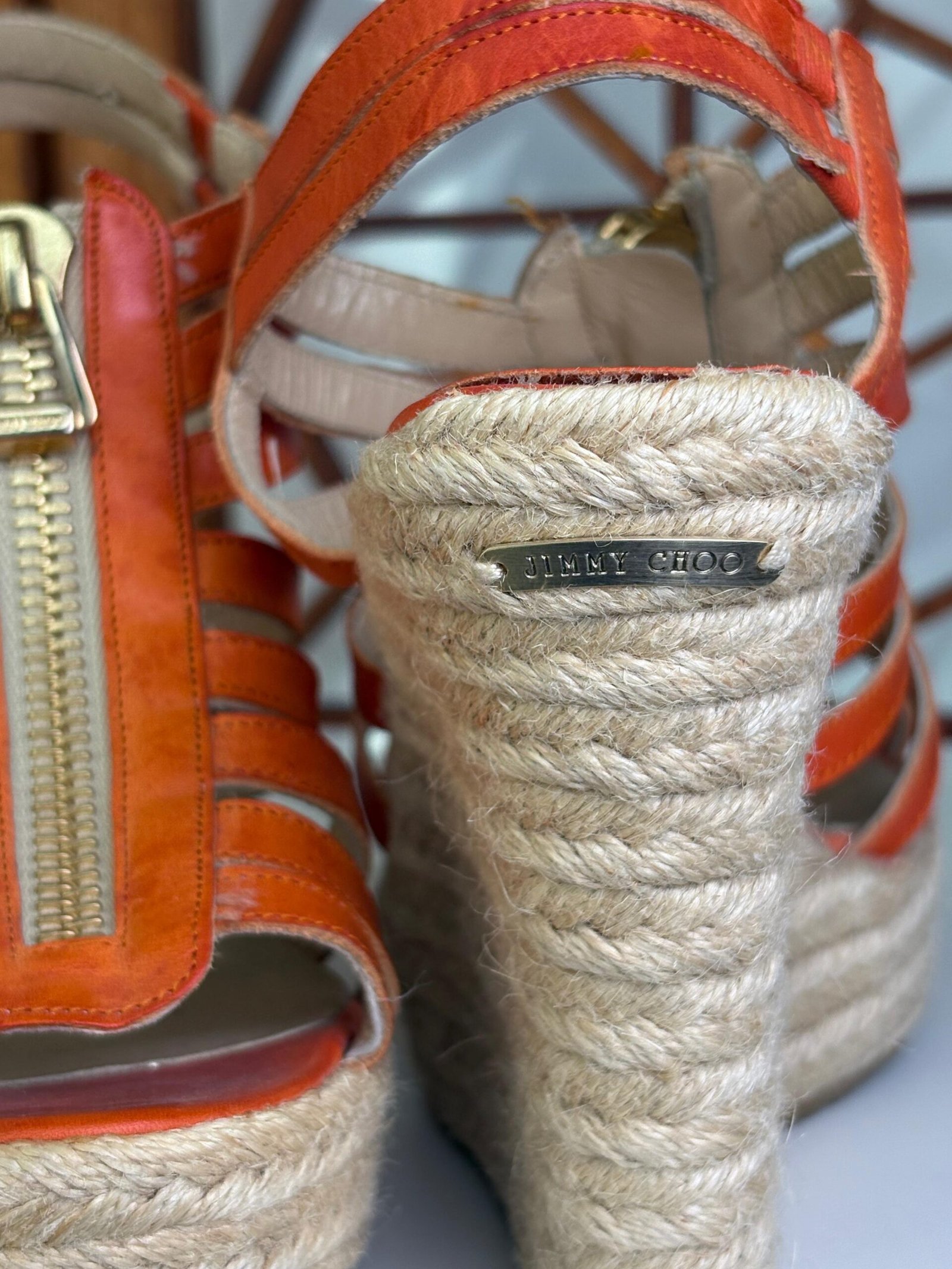 Sandalias Jimmy Choo de Piel Color Naranja con Plataforma de Yute - Imagen 4