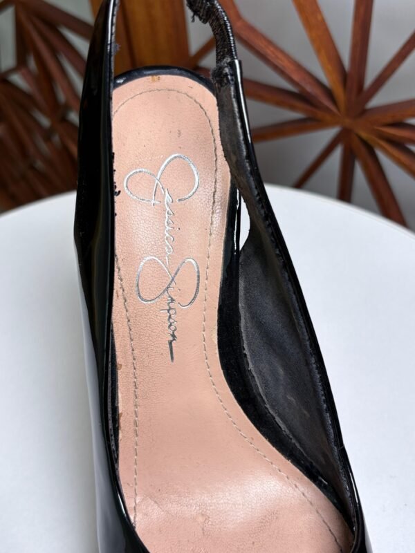 Zapatillas peep-toe de charol color negro