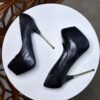 Plataformas stiletto con tacón dorado