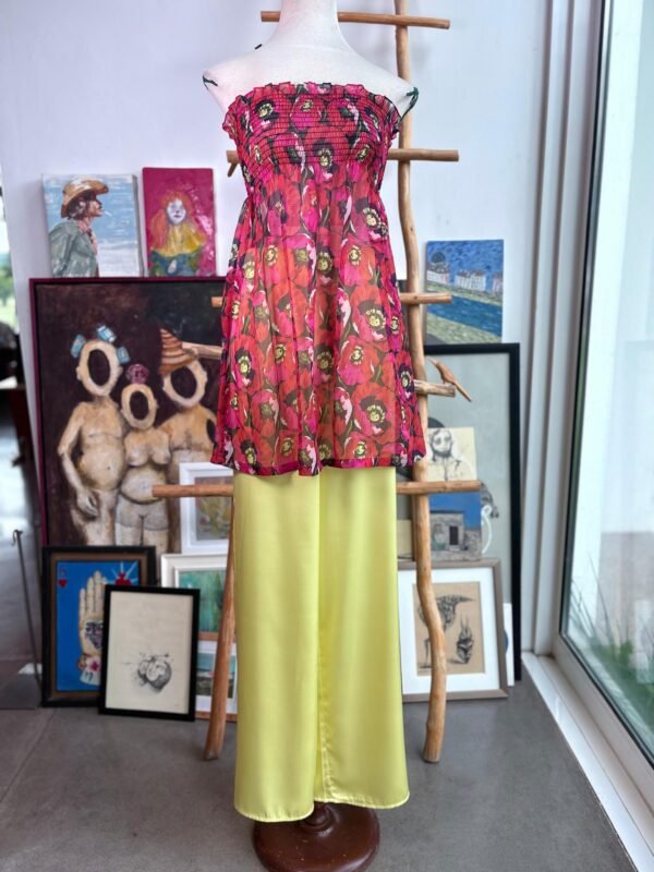Vestido strapless con estampado floral