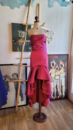 Vestido strapless asimétrico