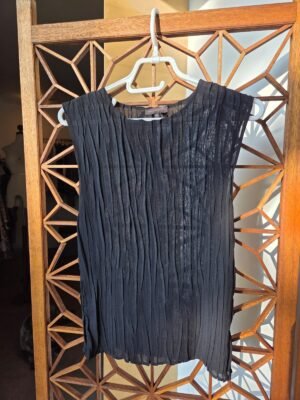Blusa plisada color negro