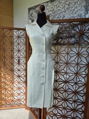 Vestido tipo gabardina color beige
