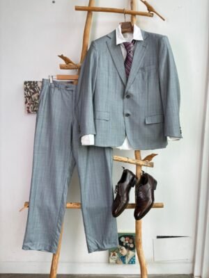 Traje de lana gris claro