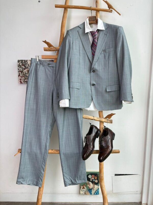 Traje de lana gris claro