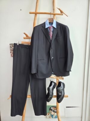 Traje Corneliani de Lana – Corte Clásico Italiano | Negro Elegante