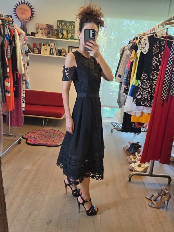 Vestido Ted Baker Negro de Encaje Elegante