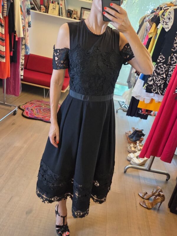 Vestido Ted Baker Negro de Encaje Elegante