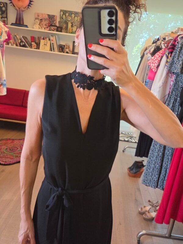 Jumpsuit Negro con gargantilla de encaje en cuello