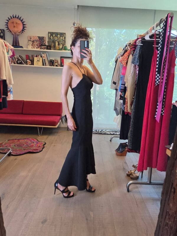 Vestido Midi Negro Andrea & Co. Elegante y Minimalista