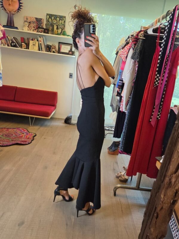 Vestido Midi Negro Andrea & Co. Elegante y Minimalista