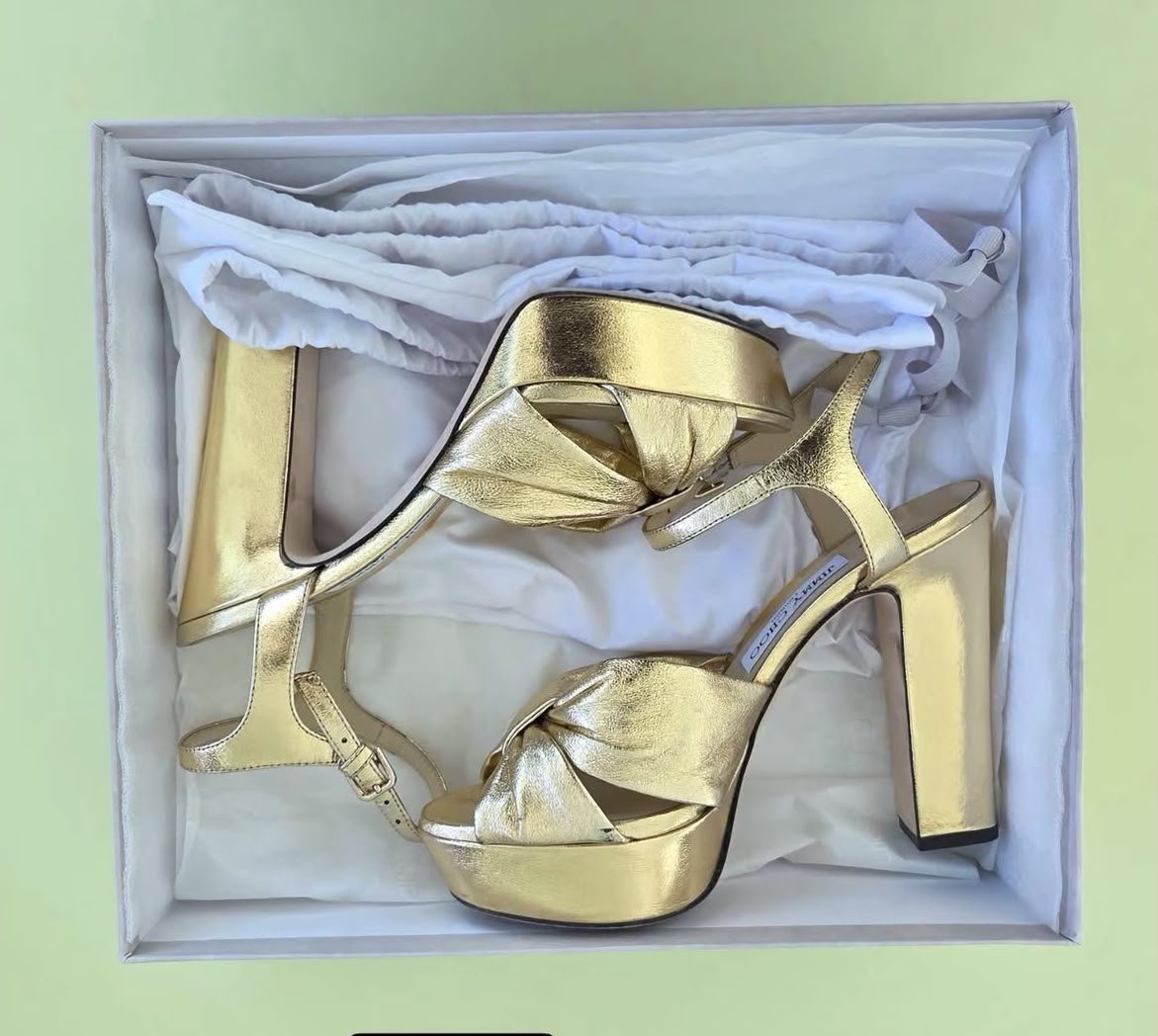 Sandalias Jimmy Choo Doradas de Plataforma en Piel Metalizada - Imagen 2
