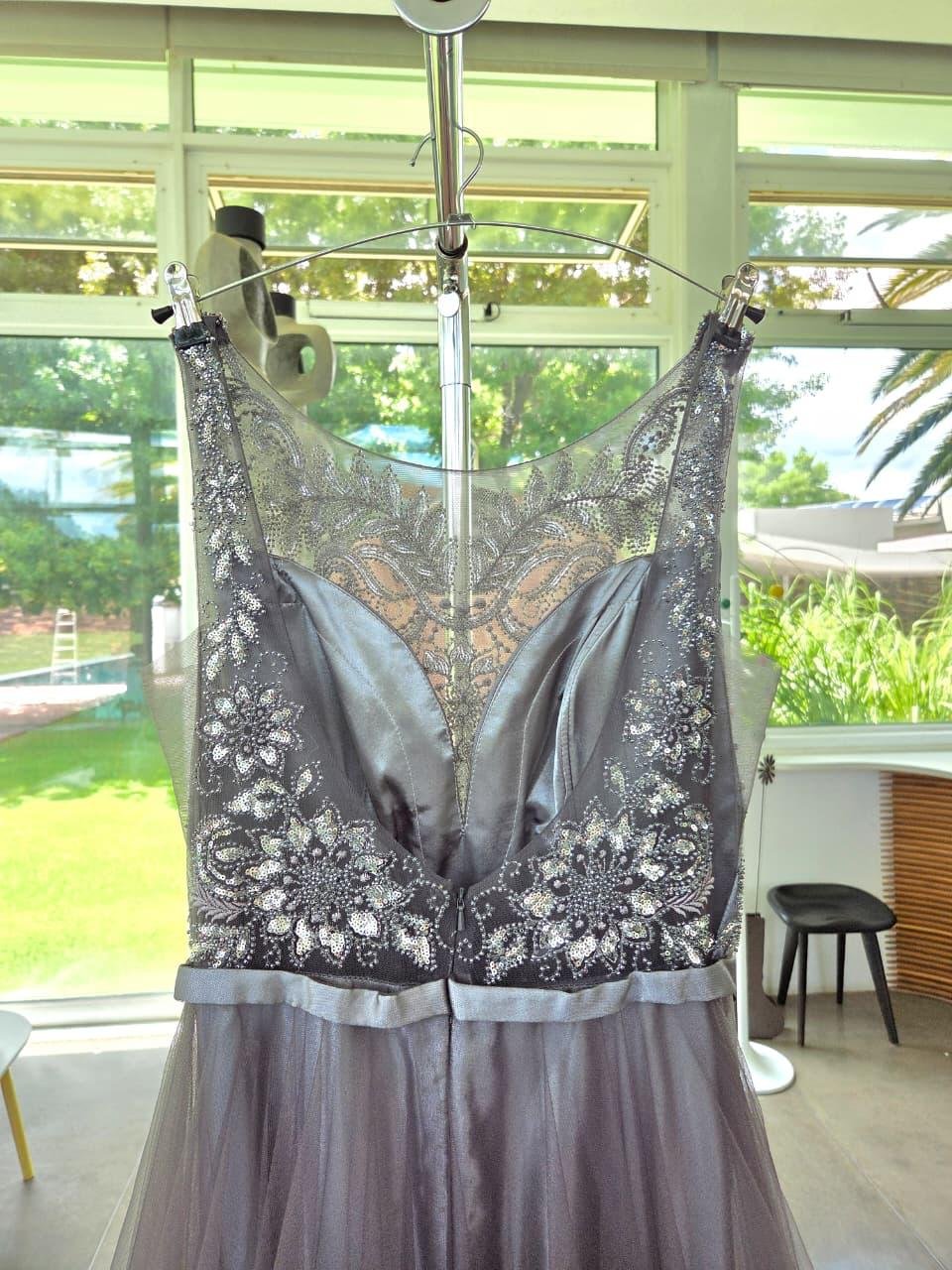 Vestido de Noche Bordado Gris Tentation Girl | Elegancia con Falda de Tul - Imagen 2
