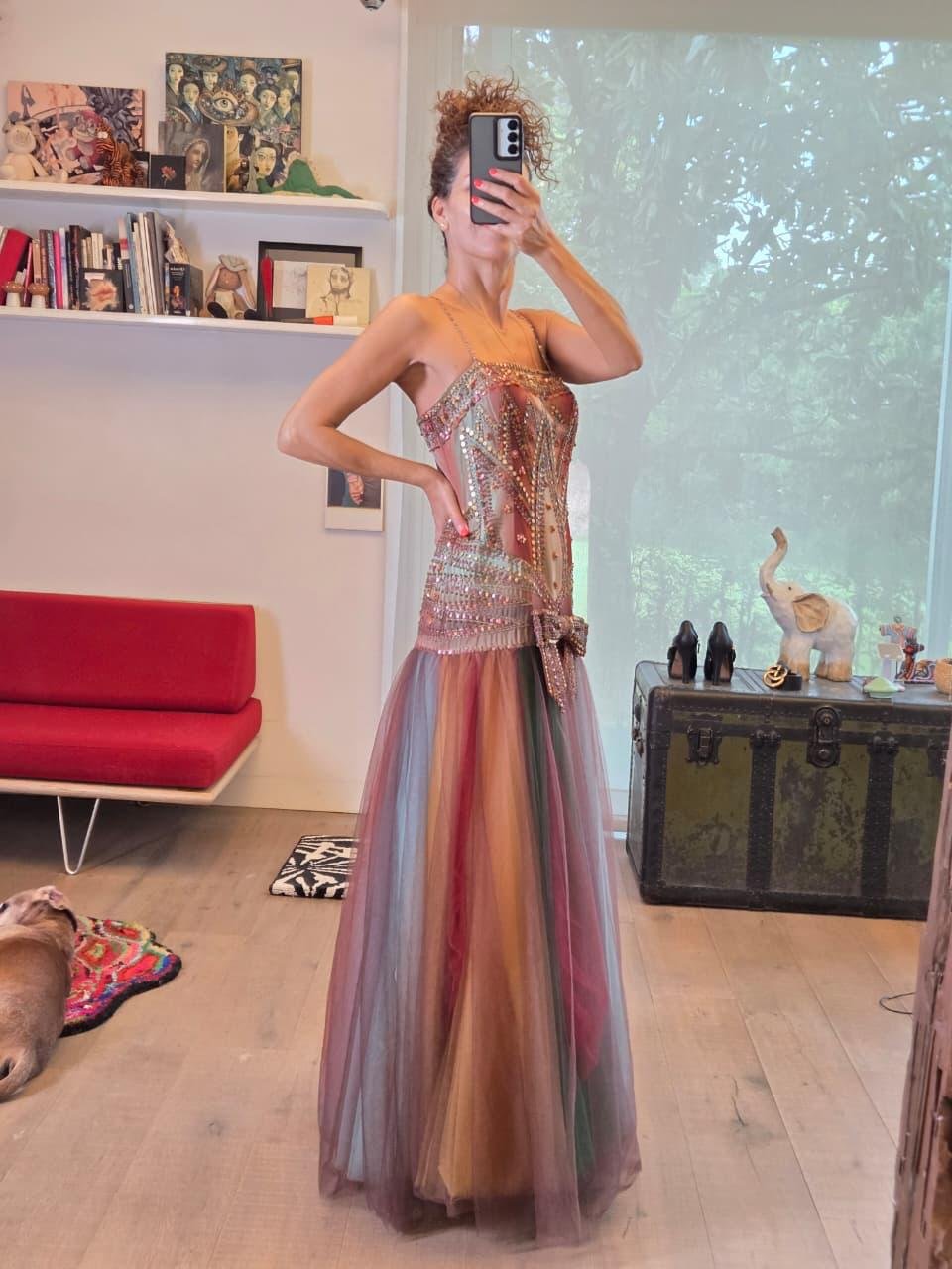 Vestido de Noche Alberto Makali Bordado con Falda de Tul Multicolor - Imagen 2