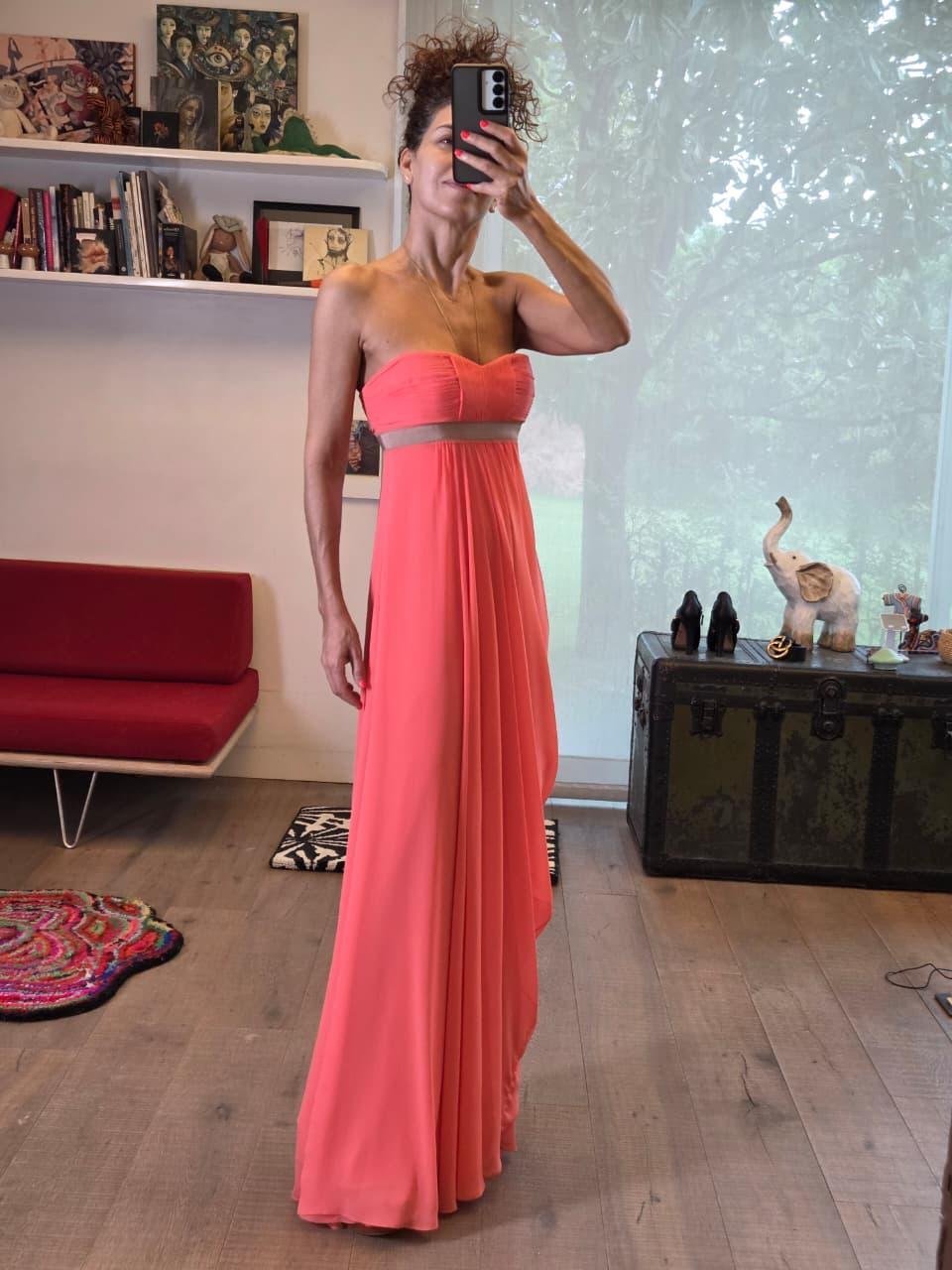 Vestido Largo Strapless Coral BCBG de Gasa Plisada | Elegancia Atemporal