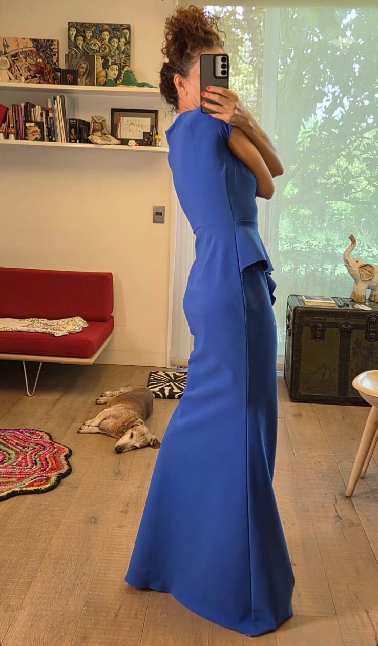 Vestido Chiara Boni La Petite Robe Azul Rey: Elegancia Italiana que Define tu Silueta - Imagen 2