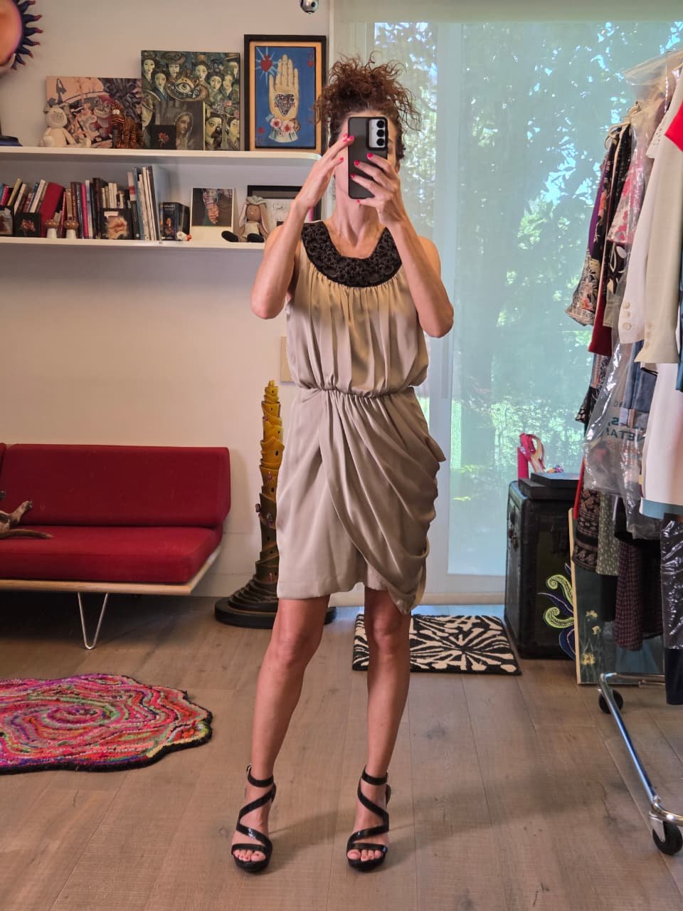 Vestido ALI RO Taupe con Escote Bordado